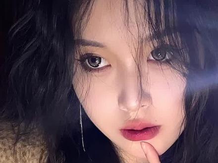 #对镜拍 闪光灯📸️➕对镜!高清自拍的秘诀!还不叫你的姐妹get起来?@DOU+小助手 #拍照教程 #眼妆 #对镜自拍