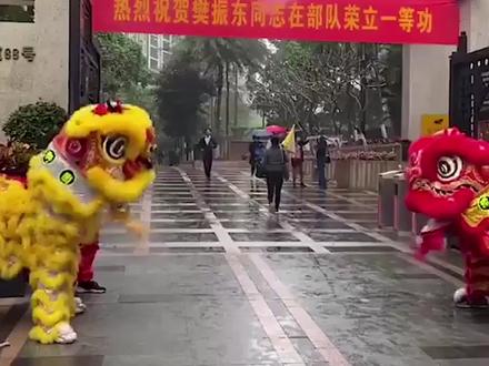 樊振东荣获一等功!领导上门颁奖曝光其家庭住址,难怪小胖不缺钱