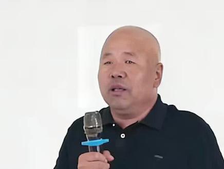 种植大户杨雷,种植3000亩三瑞3号F,现场中了18800,这手气是真好,今年肯定大丰收!#丰向标 #食葵 #三瑞3号 #三农