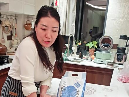 三生有幸,成为一家人,提前预热了年前小团聚,米粒今天吃到姑姑牌手工水饺了,又见到了网红婶婶了#美食 #日常vlog #日常分享 #水饺 #亲人团聚