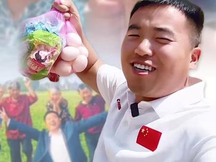 “到点了,蹭饭蹭饭”!“蹭饭书记”@驻村书记-董桂林 火了,村里多了欢声笑语,收到助听器的大娘却哭了。“这就是流量的具象化!”#蹭饭书记为什么火 #三农深镜头#媒体精选计划 #三农深镜头