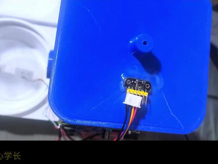 基于STM32单片机的智能宠物饲喂控制系统设计
1.使用DS1302时钟芯片获取实时的时间,实现定时投喂的功能。
2.使用AHT20温湿度传感器实现当前环境中的温湿度采集并且显示在液晶屏上面。
3.食物量监测采用TOF050C红外测距模块,通过将测距模块安装在喂食器的顶部来测量当前的食物量范围为0-100%,距离越小说明食物量越多。
4.使用OLED显示器实现数据的显示,通过HX711称重传感器检测被投喂的食物量,可以设置每次投喂的阈值。
5.使用JQ8900语音播报模块实现对当前状态的语音提醒,例如没水了、食物不足等提醒。
6.使用M03电容式非接触式水位传感器来检测水位状态,使用TB6612FN电机驱动芯片实现对出料电机进行控制 。
7.视频监控采用ESP32实现对OV2640视频采集模块的视频采集,然后通过UDP通信协议发送到手机端进行数据查看。
8.使用ESP8266-01S无线通信模块实现与物联网平台进行数据通信转发到手机端进行数据查看。#单片机毕业设计 #宠物喂食器 #单片机设计选题 #单片机论文 #单片机