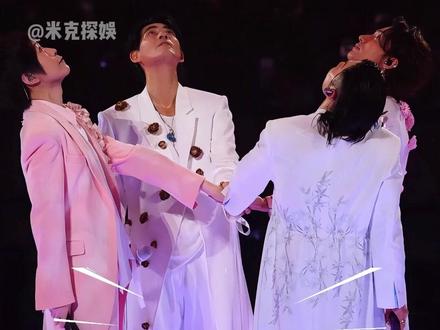 为何阿信两次感谢了朱孝天?一句“场面话听听就算了吧”,才懂缺席F4的真相 #F3演唱会 #朱孝天 #阿信 #娱乐评论大赏 #内容启发搜索