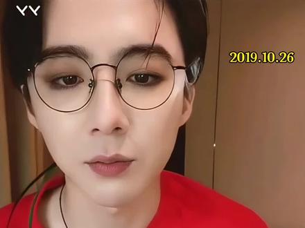 你吃东西就吃东西,你呲什么牙?咋能这么可爱捏,哈哈哈哈哈哈