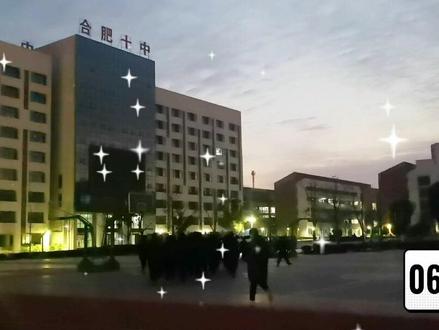 晨跑,没有教官,没有老师,学生的自我管理能力很强。#记录校园生活 #这大概就是青春的样子 #少年强则国强