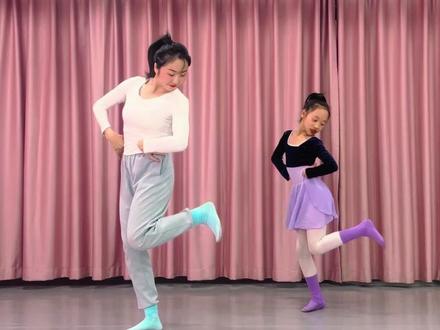 出战,挑战!#弥渡山歌舞蹈挑战
用民族的歌曲迎接世界的新年#弥渡民族舞挑战 #弥渡山歌phonk#抖音热门舞蹈计划 #抖音舞蹈年终盘点编舞:@啵啵郭郭.