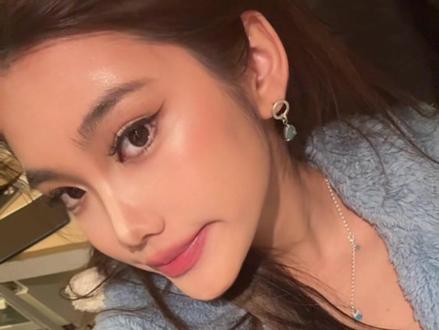 拖了很久的日常感妆教来了! 感谢大家喜欢!终于100k了!
详细手把手妆教来了嘻嘻
#日常美妆教程 #美妆真实分享 #妆教分享