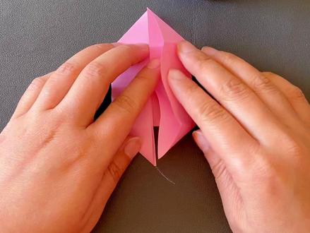 创意手工|折纸蛋糕
超详细的蛋糕折纸教程,听说有小可爱要过生日了,收到的人一定会很惊喜吧!
#亲子手工 #折纸 #生日礼物 #手工 #折纸蛋糕教程