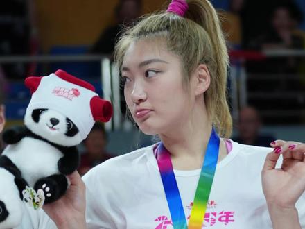 李梦不应被遗忘!中国女篮“勒布朗梦”:世界杯亚军功勋热血未凉 从世青赛MVP到亚洲最佳,她用热爱对抗岁月,书写女篮不朽传奇。两断韧带未凉热血!扛过争议与伤病,她是女篮最硬的脊梁与骄傲。终结日本连冠梦!决赛之夜独砍高分,这一战她活成了女篮图腾。曾发烧39度硬刚强敌!摘银夜披队友战袍,这份团魂谁能不泪目?#女篮李梦 #李梦中国女篮核心球员 #女子篮球 #女篮加油 #李梦太强了
