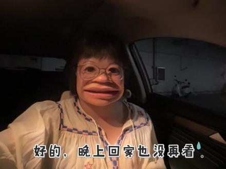 为阿嬷的情书打call 我爆哭的点:
是南枝阿嬷第一次和爸爸喝酒
是木生去世后南枝阿嬷发信时想到木生和其他人寄信的场景然后决定隐瞒
是南枝阿嬷读淑柔阿嬷来信时的无助,她不忍心告知残酷的真相毁掉淑柔阿嬷的精神支柱
再后面是南枝阿嬷给淑柔阿嬷的信,是两个女性默默的相互支撑
是两人相见时南枝阿嬷已经忘记
最后要离开的时候南枝阿嬷的一句淑柔姐,寄的腊肉好不好吃……
……………………
各种点!!!
真的好看!!!!!!!