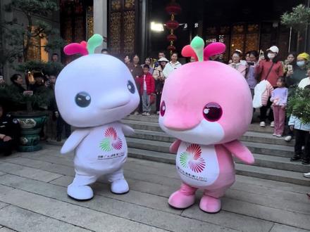 你就说我们大湾鸡跳舞棒不棒😘#大湾鸡 #余荫山房 #广州大湾鸡 #元旦快乐 #全运会吉祥物