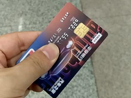 朋友们,只要带有银联闪付的信用卡,在大部分城市的地铁都可以刷卡过闸。