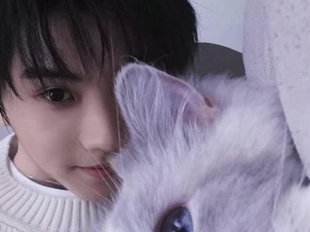 #祺轩 以前:我不是小猫#嘉祺小猫 现在:肉垫攻击~逐渐接受#宋亚轩 #马嘉祺