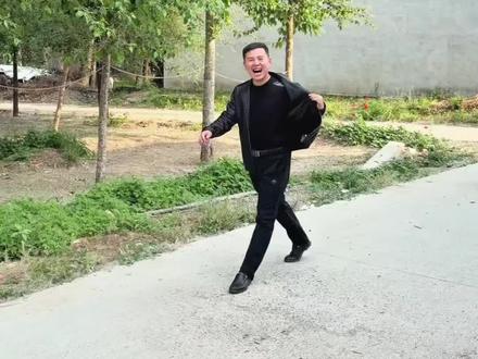 #刘一航臭显摆ai
刘一航臭显摆原视频完整版
刘一航臭显摆ai蜗牛特效
刘一航臭显摆原视频
刘一航臭显摆
刘一航
刘一航臭显摆ai特效
洋辣子臭显摆原视频
刘一航臭显摆皮鞋豆包
臭显摆皮鞋原版视频
#即梦ai #臭显摆
#AI分身戏精大赛 #我的AI分身杀疯了