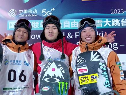 苏翊鸣首钢大跳台决赛夺冠三跳回放👊🏻
恭喜苏翊鸣王者归来再获金牌!
RUN 1️⃣ SWITCH BACK 1800 MELON——A类 89.00
RUN 2️⃣ BACK 1980 INDY——B类 95.50
RUN 3️⃣ 🤓🤓🤓 C类——24.25
苏翊鸣以总分184.50分成功拿下2023-2024雪季国际雪联单板及自由式滑雪大跳台世界杯单板滑雪男子组冠军🏆!
😗😗😗😗😗狗头分割线😗😗😗😗😗😗😗😗😗
你们一定要看到最后一跳!!😂
昨天看比赛的时候哈哈哈哈哈哈
我寻思他跟教练在台上商量啥呢那么乐呵
总感觉在密谋什么东西
不对劲,这个笑绝对不对劲🤔
结果……🤣🤣
前面RUN 2️⃣木俣成功跳出1980的时候心都揪起来了
结果转头苏神就跳出了更完美的1980!!95.50的高分!!
就在我期待苏神三跳会不会拿出更高绝技的时候
🤣🤣🤣🤣🤣好好好
咱为了台面过得去,写(编)了个SHOUT OUT TO 2022 BEIJING WINTER OLYMPICS🤨
实际上😼😼小苏同学
金牌稳了以后:下班下班😼😹😹#滑雪大跳台世界杯 #单板滑雪 #滑雪 #苏翊鸣 #苏翊鸣夺冠