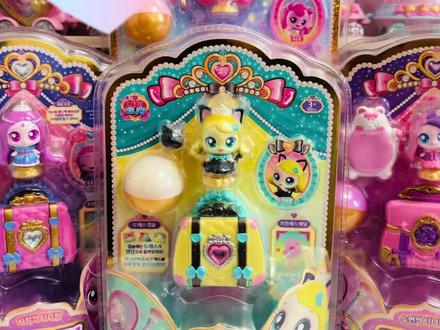 #奇妙萌可第七季玩偶#爱心萌可#困困萌可#喵喵萌可#光洁萌可 手里现在还有4个萌可,大家想看我先拆哪个萌可呢,评论区里留言吧