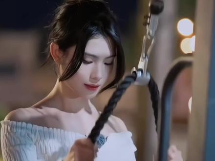 明明冠冠也一直在用自己的方式主动靠近妍妍呀…相处中也会被妍妍给可爱到吧,这个笑真的好宠好甜~