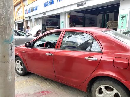 汽车镀铬条氧化太难看,车商分享抛光诀窍,零成本即可光亮如新