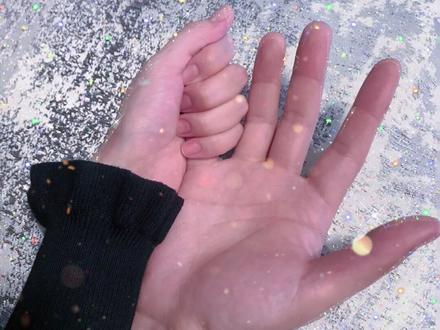 大手拉小手 余生一起走#醒图一下 @醒图 #情侣 #创意拍摄 #教程 #p图 #拍照 #不露脸拍照