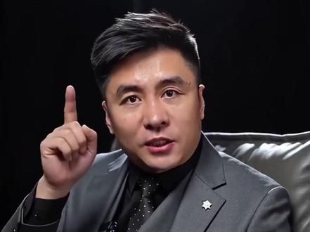 悲观是慢性自杀,乐观才是解药! 马思克说:宁可盲目乐观,也不正确悲观!反正结局都一样,干嘛不笑着活?悲观是慢性自杀,乐观才是解药! #人生感悟 #情感共鸣 #正能量 #ai创作