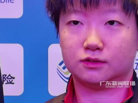 【看点拉满!孙颖莎赞王曼昱“状态超强”】乒乓球女团四分之一决赛,两场对决均决出胜负——河北队力克辽宁队,黑龙江队战胜江苏队,这也正式敲定今晚女团半决赛的焦点对阵:由王曼昱领衔的黑龙江队,将迎战孙颖莎率领的河北队。值得关注的是,继16日晚女单决赛后,孙颖莎与王曼昱或将再度正面对决,赛事看点拉满。(记者:周煜堃 编辑:利瑞蓉)