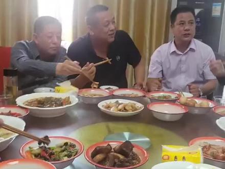 儿子的成功,让父亲到哪都有面子#疯狂小杨哥#杨爸 #父子#家庭