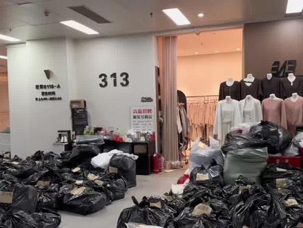 2023什么最好卖?毋庸置疑是浣熊,那么313在哪儿呢?今天她来了#努力的服装人 #拿货攻略 #爆款热卖中 #源头工厂 #买手小明