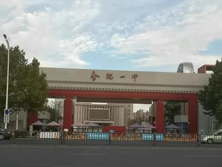 2022年安徽省高考文理科状元均来自合肥一中:理科:陶杨725分(含政策加10分),文科:李唯简663分。