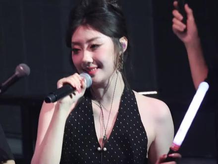 徐良南昌演唱会《我会等》解锁第三位和声小姐姐,真的好美!之前怎么没发现!被迷晕了!
#徐良演唱会#我会等