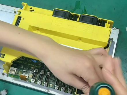 发那科主机维修
女维修技师通过抖音平台分享数控维修技术#发那科维修 #cnc加工中心 #电路板维修 #精密机械加工 #数控维修 #技术分享 #机械加工制造 #精密加工 #数控加工中心 #