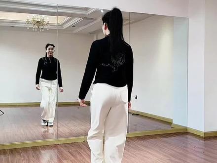 完整版口令慢动作来啦,初学者也能轻松上手,#小村烟火#潮流广场舞#零基础舞蹈教学#热门音乐🔥 #简单易学