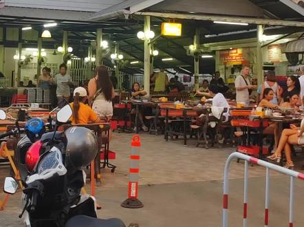 普吉岛只要400泰铢约80人民币左右就可以无线免费吃的海鲜自助餐厅。位置在泰国普吉岛芭东海滩,#泰国普吉岛 #普吉岛攻略 #青年创作者计划