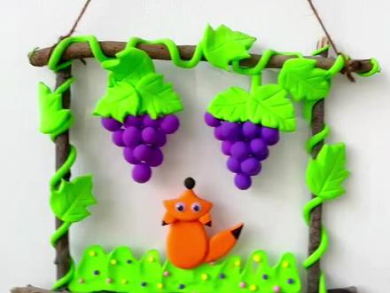 粘土画《狐狸和葡萄》
“狐狸和葡萄”是一个经典的寓言故事,主要讲述的是狐狸吃不到高处的葡萄,却说葡萄是酸的故事。这个寓言告诉我们,有些人在能力达不到目的时,往往借口说时机未成熟或说外界条件不允许,以此来自我安慰。
在这个故事中,狐狸代表了一种面对困境时选择逃避和自欺欺人的心态。葡萄则象征着生活中的目标或欲望,有时候它们可能就在我们眼前,但由于各种原因我们无法轻易达到。
通过这个寓言,我们可以反思自己在面对困难和挑战时的态度。是选择勇敢面对,积极寻找解决问题的方法,还是选择逃避,用各种借口来安慰自己?正确的做法应该是正视问题,努力提升自己的能力,积极寻找机会,而不是一味地抱怨和逃避。
希望这个解释能让你更深入地理解“狐狸和葡萄”这个寓言故事。如果你还有其他问题或者想要了解更多关于这个故事的解读,欢迎随时告诉我哦!
#幼儿园手工 #粘土手工 #手工diy #幼儿黏土手工画 #我的手工日常