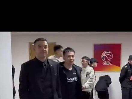 他是CBA最豪横的主帅,烤全羊流水席,西热公子篮球世界全是生活 #西热力江 #南京同曦男篮 #男篮