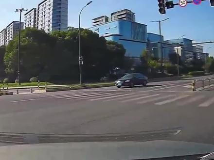 大家年会抽到奖品一定要当场打开!#万万没想到 #大学生 #社会百态真实事件