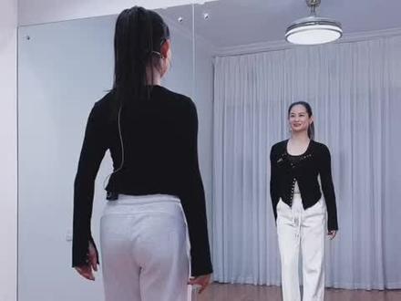 #两个世界 0.7倍速口令教学#新新健身舞