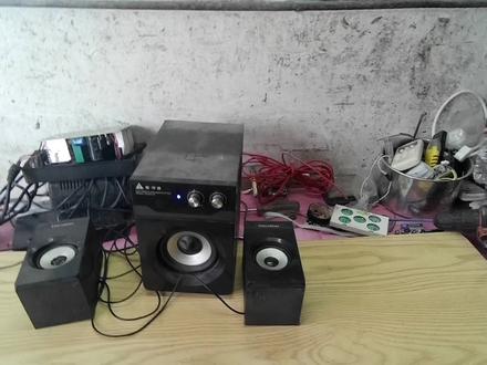 电脑音箱声音不正常,维修发现有两个部件有问题。#电子爱好者