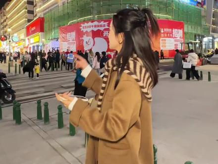 五堰街永乐谷1.17号百万粉丝网红 江皓来咯。空降yescci当一日店长 还有三家店首开 记得来~#五堰永乐谷 #十堰首店#奇趣盒#小怪兽#玛速主义