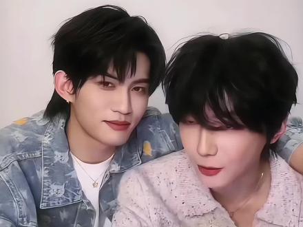 拉怀里哄这个也太甜了🥹,普普撒娇口气说的嗯~,还有埋头!后面两人聊star特别有父母聊孩子更喜欢谁的感觉🥹太甜了!!!
#云熠 #52 #tomyshore