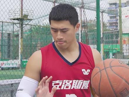 你打球带护臂吗?你知道带护臂有什么用处吗?#篮球教学 #生意吆喝大赛