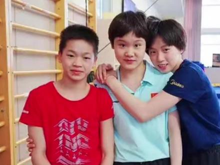 #全红婵#张家齐#陈芋汐#周继红#中国跳水队之梦 全红婵第一次参加全国大赛,本来教练想让她长长见识,没想到力压一众世界冠军。