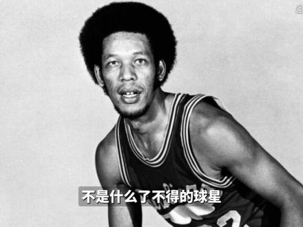 他凭什么接班波波维奇? 波波维奇说,他必须在退休前替马刺找到一个完全适合球队的人
然后,老头子考察了9年,选定了米奇-约翰逊
那一刻,所有人都在怀疑为什么是米奇接班波波维奇?
如今,米奇正在带领马刺冲击复兴后的第一座NBA冠军
当转播镜头给到波波维奇和邓肯在看台上讨论战术,米奇在场边给文班亚马面授机宜
那一瞬间,代表马刺曾经和未来的两对师徒,好像完成了跨越时空的传承
#马刺 #NBA #米奇约翰逊 #抖音篮球 #波波维奇