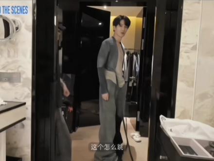 檀健次&每一次以为的遥不可及,都是下一次抵达的开始,拼尽全力燃尽自己,把最好的自己呈现给大家
#檀健次 #檀健次DEADREFLEX #何不同舟渡 #檀健次空枪 #檀健次北京台春晚