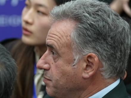 高端访谈|听完北外学子演唱,乌拉圭总统奥尔西现场立刻打了一个“电话”……#总台高端访谈 #乌拉圭总统访华 #乌拉圭 #北外