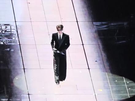 你要的完整版来了,张凌赫跨年晚会天神降临视角,已经在我手机里走了4天了,还没走出来!#真实生活分享计划 #张凌赫 #湖南卫视跨年晚会 #张凌赫专属bgm #张凌赫进行曲