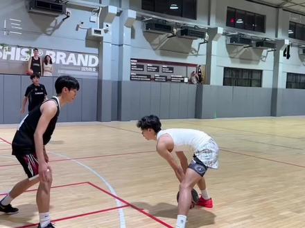 学会了告别 却低估了思念
#lushisi短裤