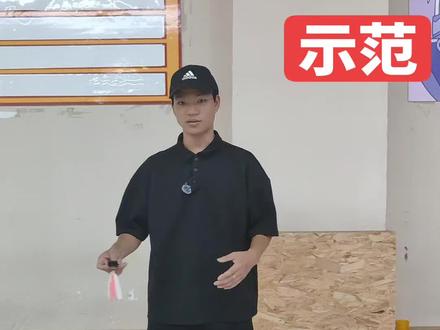 南派花毽—侧打花式教学 这期视频主要围绕侧打的几个花式教学,其他侧打花式可以在实战中灵活发挥,踢毽主要讲究反应速度。最重要的就是看好点位,不管不乱,动作要慢,即兴发挥。#南派花毽 #推广踢毽子运动 #花毽教学 #踢毽子 #年轻人的休闲方式