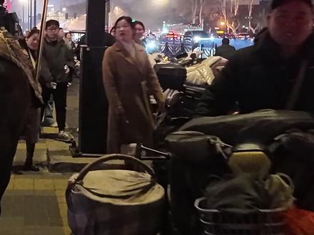 这才是男生喜欢的汉服,文武袖 #洛阳 #甲胄 #盔甲 #古风 #路人视角