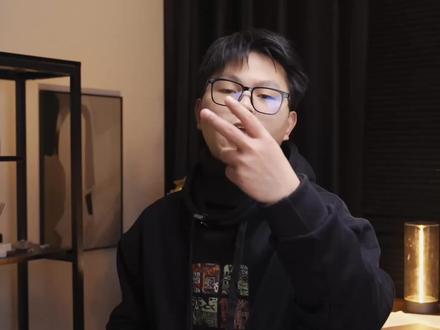 两位数的类G502,还是三模链接。还是paw传感器,更强的重量让长时间握持手掌很舒适#前行者 #鼠标 #游戏鼠标 #电竞手表 #办公鼠标
