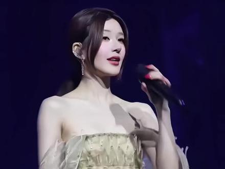 赵露思泰国演唱会首唱《推开世界的门》 天呐是仙女来啦!#赵露思 #推开世界的门 #赵露思曼谷演唱会 #向全世界安利 #神级现场